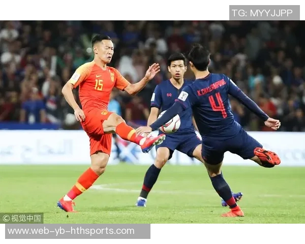 19岁年轻球员海文自信掌控三中卫核心位置展现出色表现